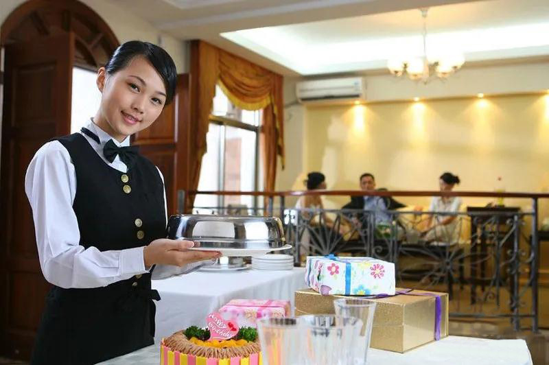 新加坡：豪華五zui酒店餐飲服務(wù)生！